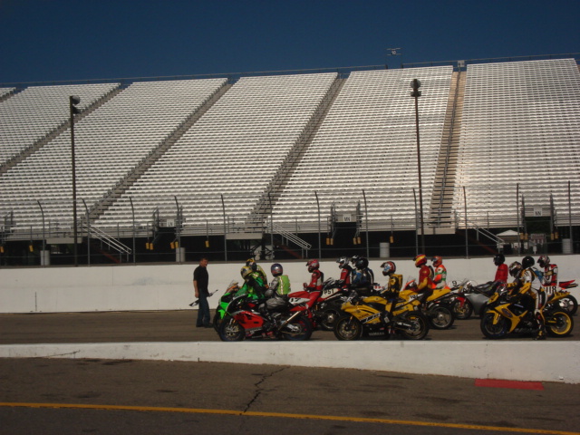 gal/2007 Loudon Track Day/pictures_054.jpg